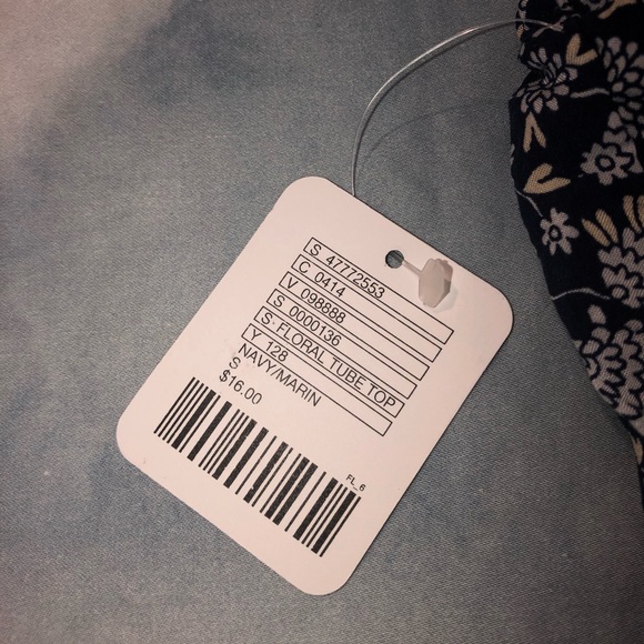 ⚡️3 FOR $20 UO Navy/Floral Top - Picture 4 of 7